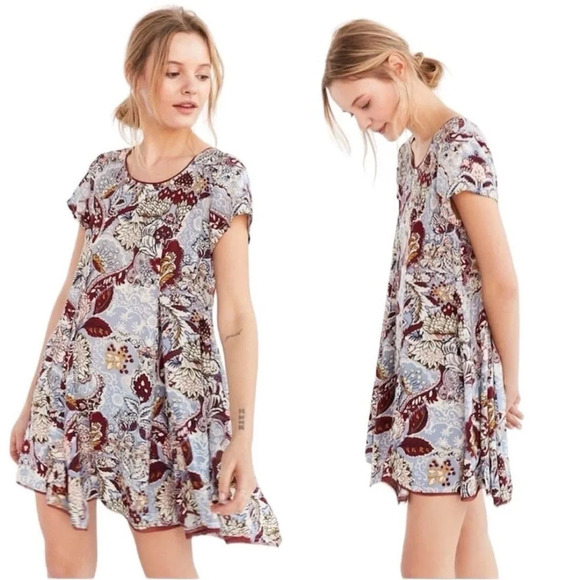 Urban Outfitters Silence + Noise Short Sleeve Floral Dress with Raw Hem (Small) - Picture 1 of 4
